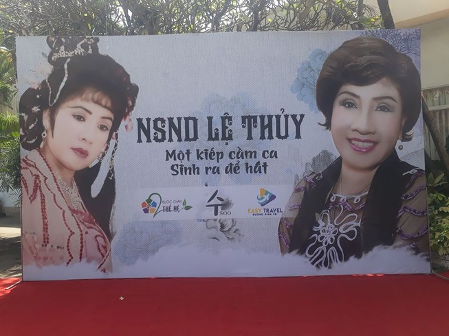 Nghệ sĩ tưng bừng tham dự ra mắt hồi ký của NSND Lệ Thủy