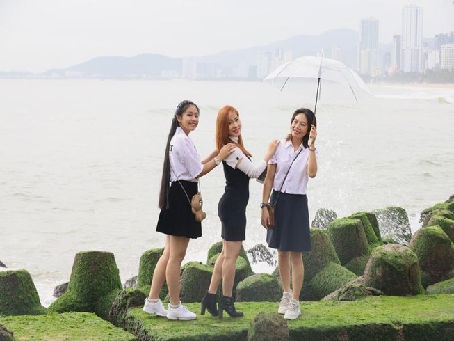 Phố biển Nha Trang rộn ràng sắc xuân Tân Sửu