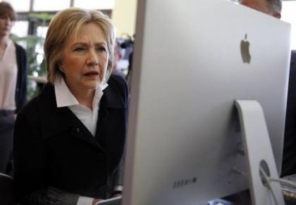 Tin tặc tấn công máy tính đội tranh cử của bà Clinton