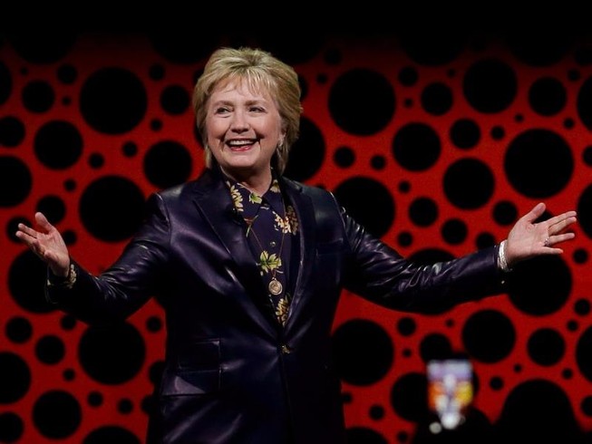 Bà Clinton: Chính phủ Trump đưa đất nước đi sai đường