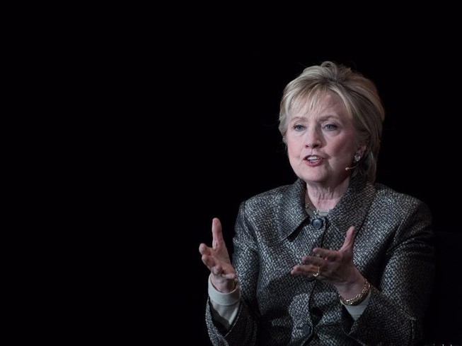 Hillary Clinton: Tại sao tôi thua ông Trump?
