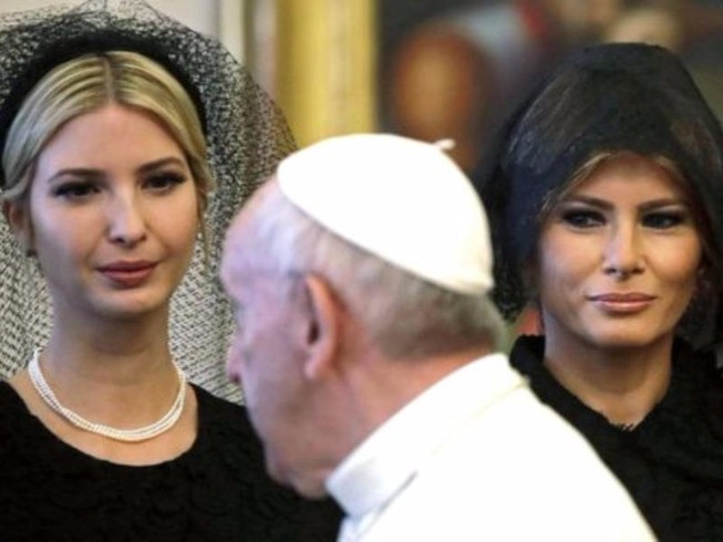 Tại sao bà Trump mặc đồ đen gặp Giáo hoàng Francis?