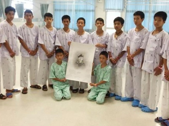 Tối nay đội bóng nhí Thái Lan sẽ xuất viện, họp báo