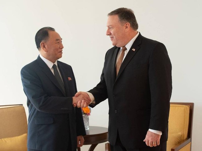 Vì sao ông Trump đột ngột lệnh ông Pompeo hủy đi Triều Tiên?