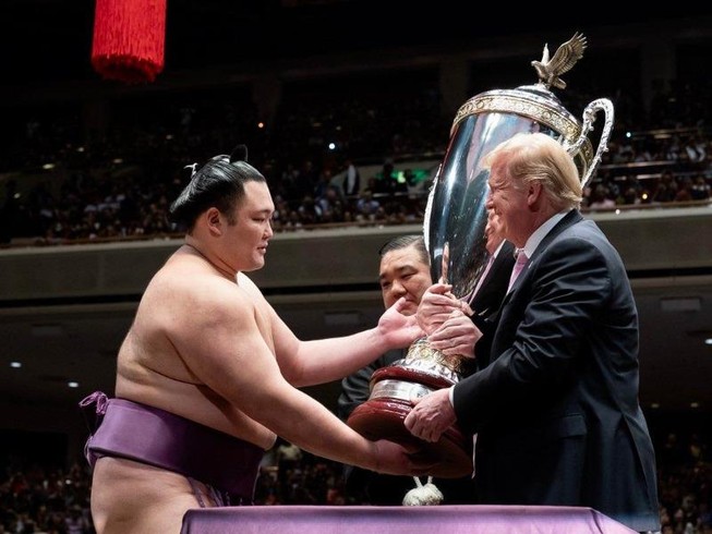 Chùm ảnh: Vợ chồng ông Trump xem đấu vật sumo ở Nhật