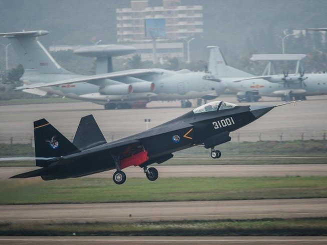 J-21 của Trung Quốc là bản sao F-35 của Mỹ?
