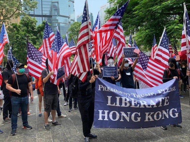 Hong Kong: Người biểu tình kéo đến lãnh sự quán Mỹ nhờ ủng hộ