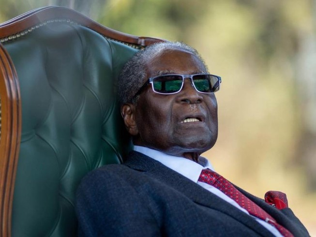 Quan chức Zimbabwe qua Singapore đưa thi hài ông Mugabe về