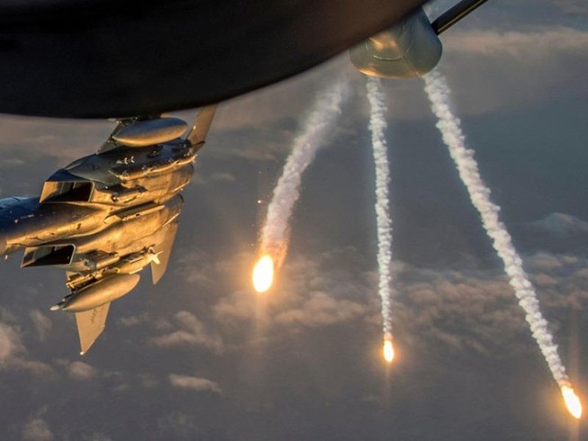 F-15, AH-64Apache đe dọa phe Thổ Nhĩ Kỳ áp sát lính Mỹ ở Syria
