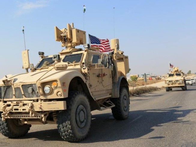Hình ảnh lính Mỹ bỏ người Kurd Syria sang với người Kurd Iraq