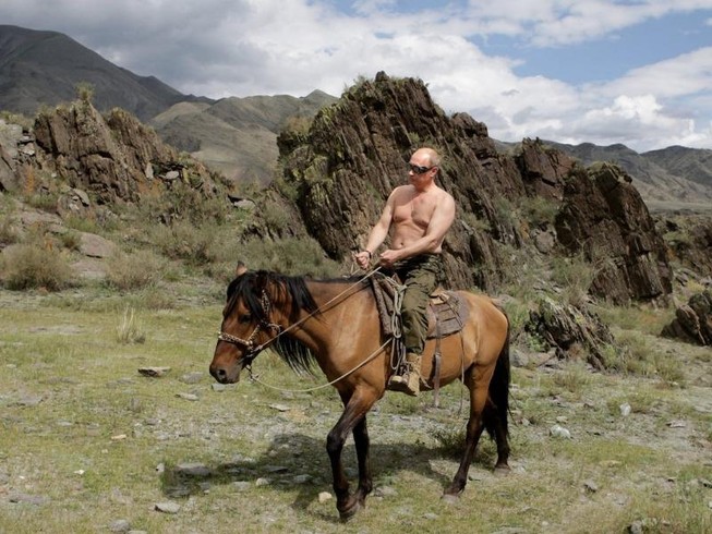 KGB công bố tiểu sử thời trẻ của ông Putin