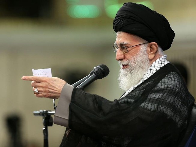 Lãnh đạo tối cao Iran Khamenei: Không để Mỹ quay lại!
