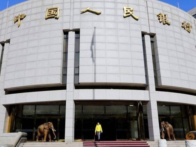 Ngân hàng trung ương Trung Quốc bơm 174 tỉ USD cứu thị trường tài chính. Ảnh: REUTERS