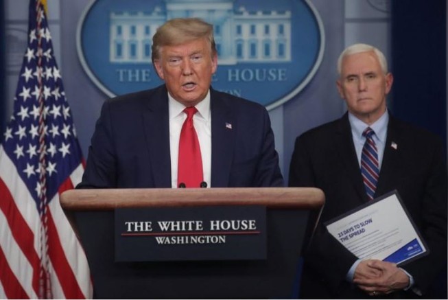Tổng thống Mỹ Donald Trump họp báo về COVID-19 tại Nhà Trắng ngày 26-3. Ảnh: REUTERS