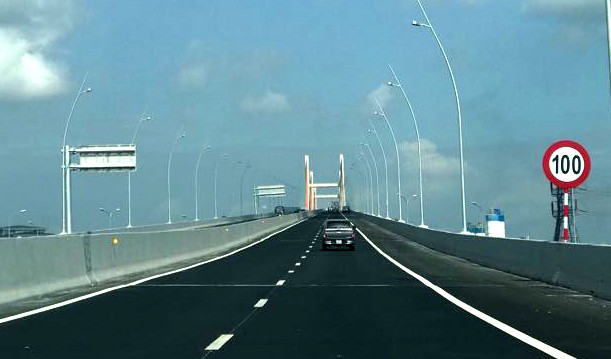 Sớm đề xuất phương án thảm lại mặt cầu Bạch Đằng