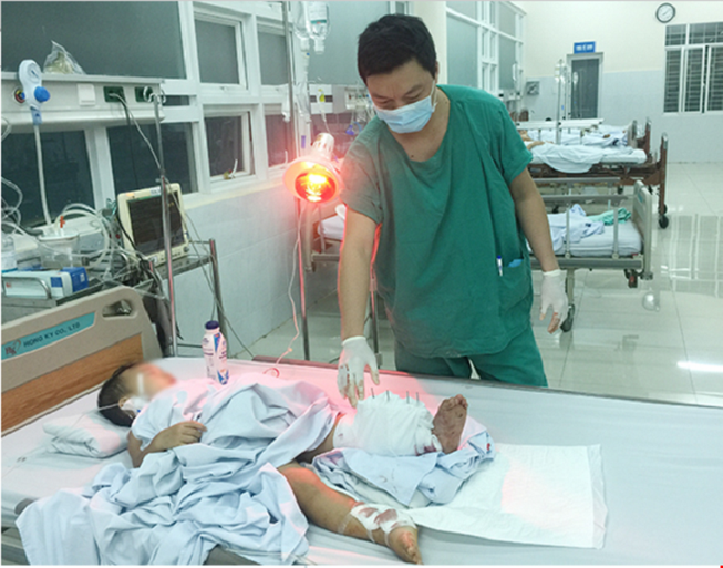 Bé 32 tháng tuổi bị tàu lửa cán đứt chân đã tử vong