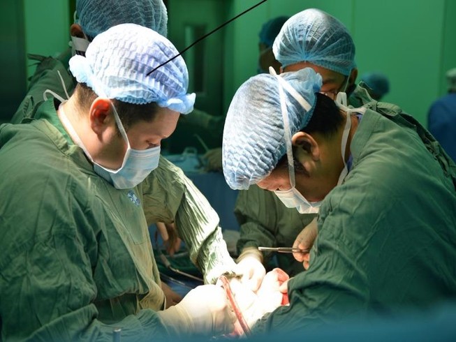 Lần đầu ghép thận tự thân thành công tại BV ĐHYD