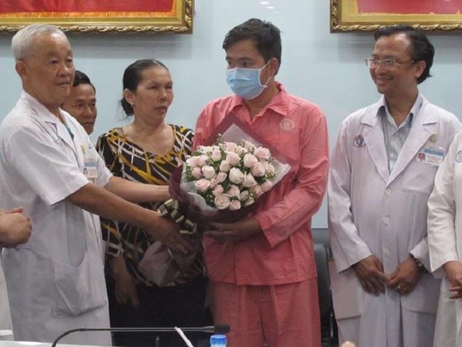 Chàng trai nhận trái tim từ cô gái bình phục tốt