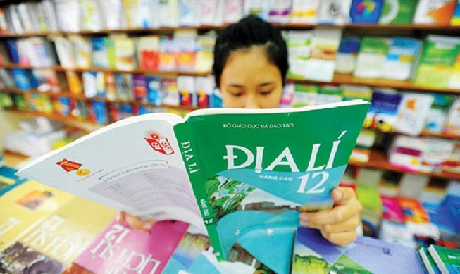 Bộ GD-ĐT nói về “lệnh cấm” dạy ngoài sách giáo khoa