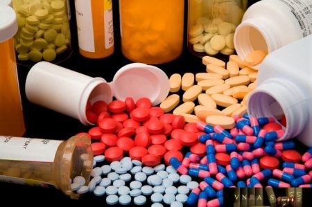 Hoang mang với vaccine, thuốc Trung Quốc dỏm vào VN