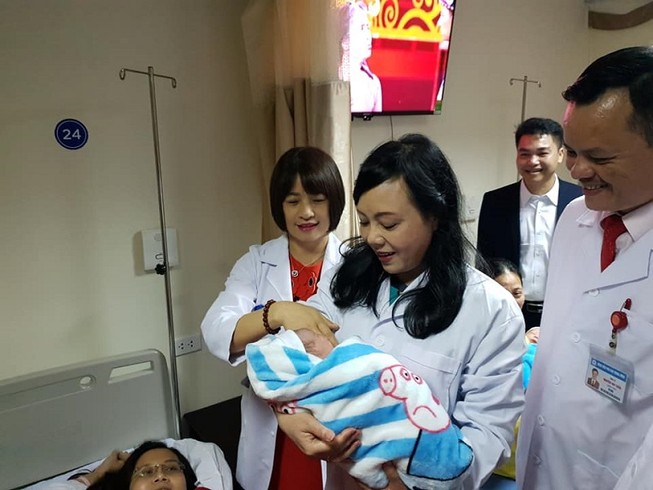 Bộ trưởng Bộ Y tế thị sát tình hình cấp cứu đêm giao thừa