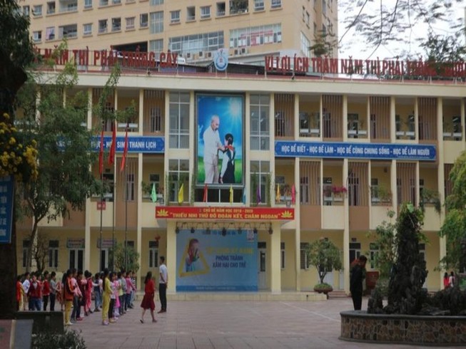 17 phụ huynh tố cô giáo giật tóc, đạp vào bụng học sinh lớp 2