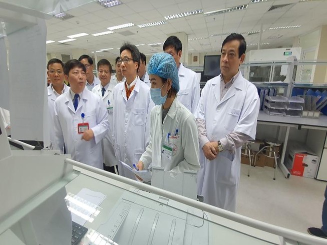 Việt Nam cách ly 2 người về từ Trung Quốc nghi mắc virus lạ