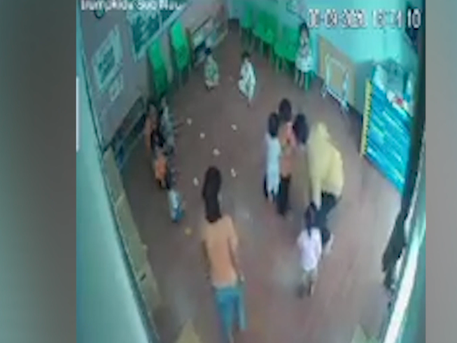 Người đàn ông đánh bé 2 tuổi khai gì với cơ quan công an?