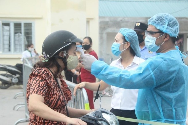 1 chuyên gia mắc COVID-19 nhập cảnh vào Việt Nam