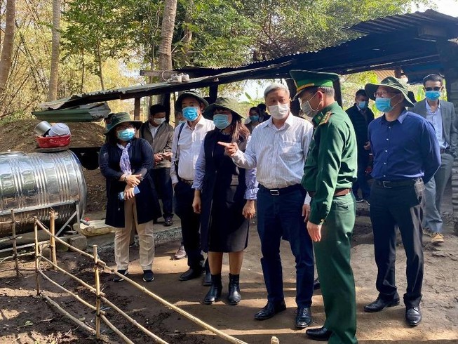 Bộ trưởng Bộ Y tế: Nếu để vượt biên kéo dài sẽ rất căng thẳng!