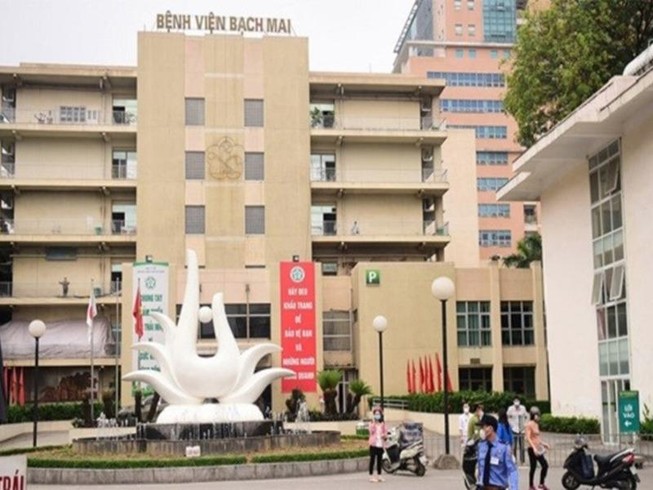 Khám giáo sư giá 550.000 của BV Bạch Mai bị Bộ Y tế 'tuýt còi'