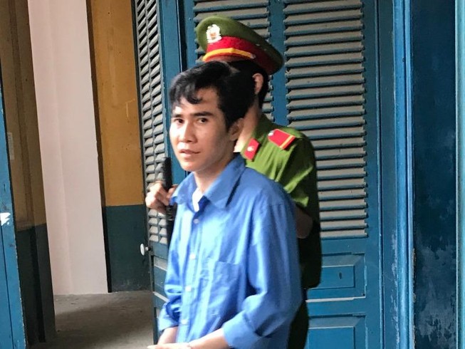 Chia tay đòi quà còn phóng lửa đốt người yêu