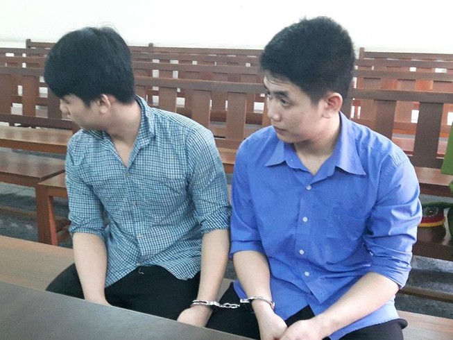 Tự tông vào xe cứu hộ, 2 anh em đâm tài xế tử vong