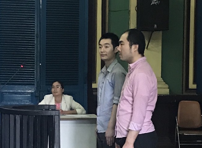 'Cướp đây, đưa tay lên', 'ô kê, súng giả mà bày đặt...'
