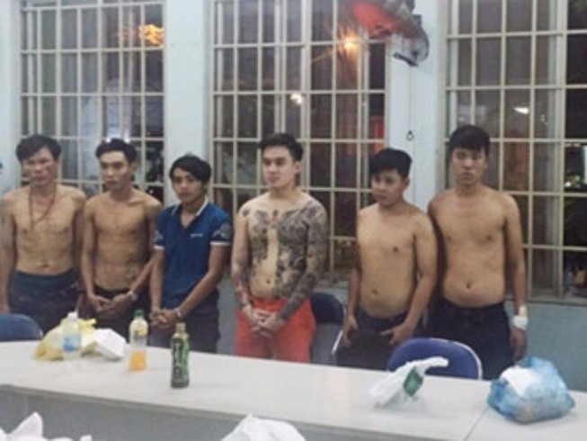 Đại ca liên tục bị cướp ngôi vì chỗ bảo kê hái ra tiền