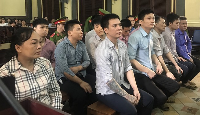Hưởng thụ trên thân xác người chuyển giới