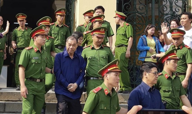 Ba ngân hàng lên tiếng trong đại án 6.000 tỉ
