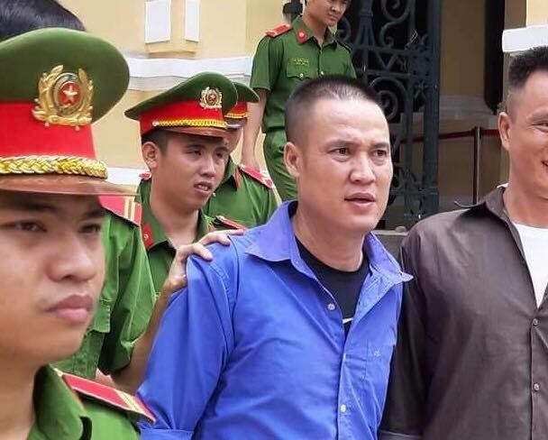 Ông trùm thủ sẵn 'hàng nóng' đối mặt với công an lãnh án tử