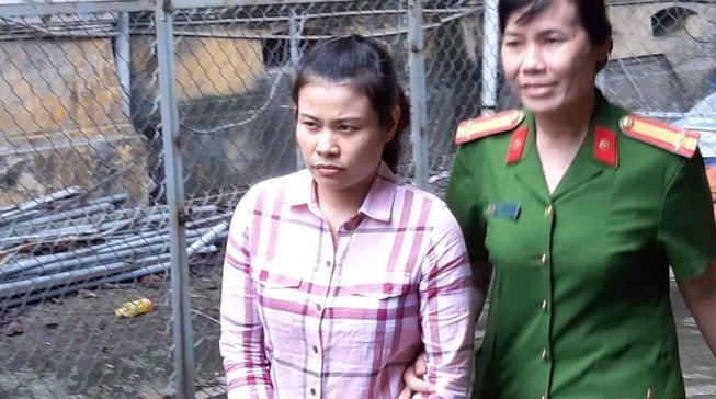 Ném gạch đá, tạt sơn, mắm để đòi nợ cho... người chết