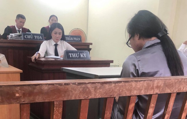 Cặp đôi chuyển giới và 6 vụ lừa khách mua dâm