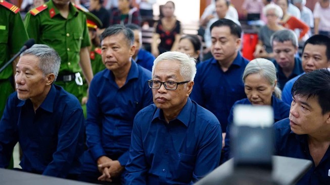 'Liên minh' tổng giám đốc ngân hàng và vợ chồng doanh nhân