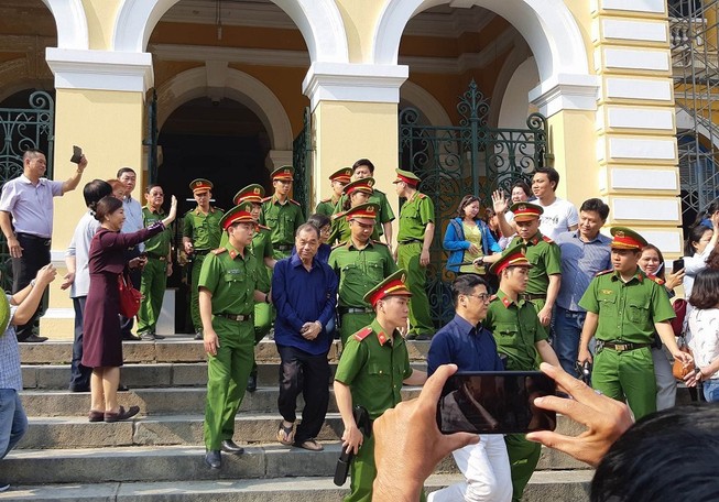 Nữ giám đốc tại ngân hàng của ông Trầm Bê bỏ trốn