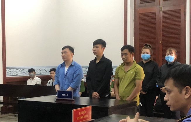 Cho vay nặng lãi thành cướp, bị công an bắt quả tang