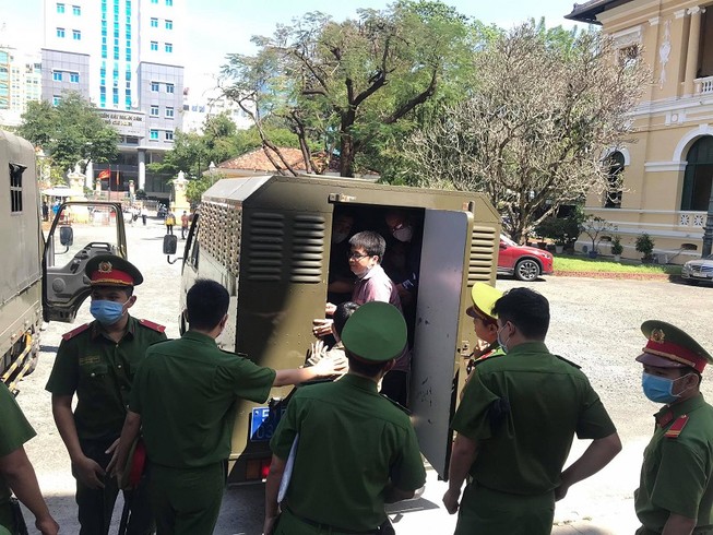 'Tập đoàn gia đình' sản xuất thuốc tân dược giả hầu tòa