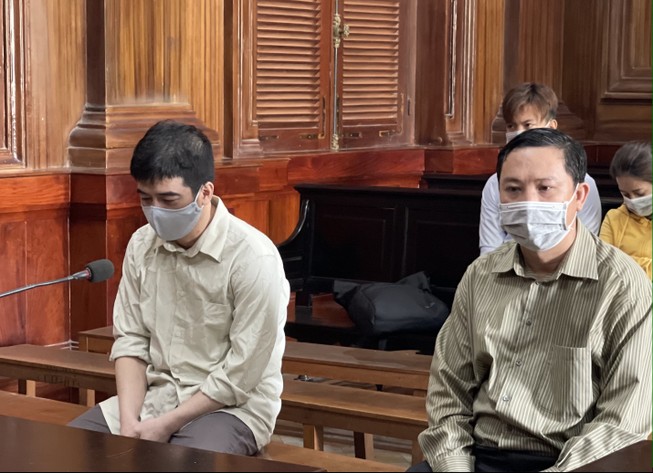Đôi bạn học cùng lập kế hoạch tham ô tiền tỉ