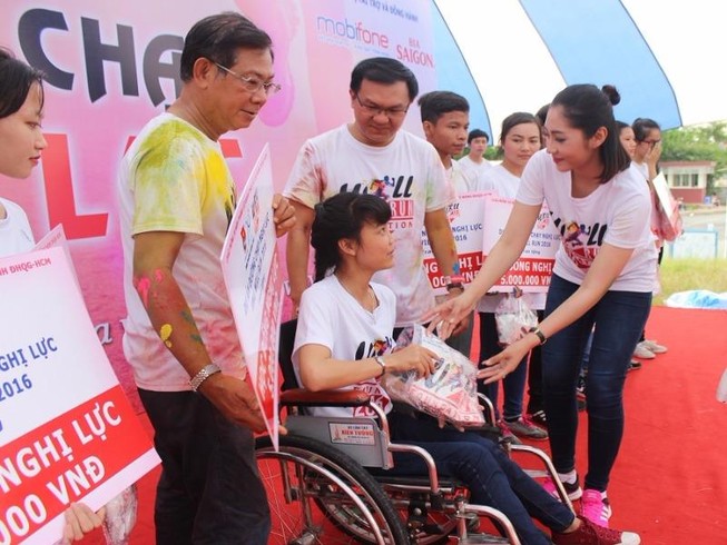 Hơn 3.000 người chạy tiếp sức cho sinh viên nghị lực