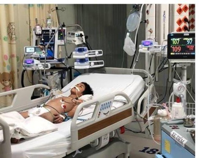 Bé trai nguy kịch chỉ vì vết xước té xe đạp