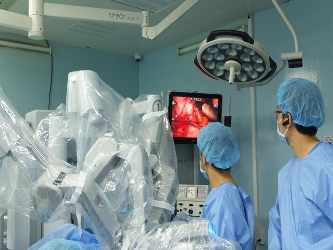 Phẫu thuật robot cứu thai phụ song sinh