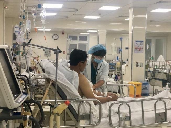 Nhiều thợ lặn mất tích, nhập viện nghi do khí 'trứng thối'
