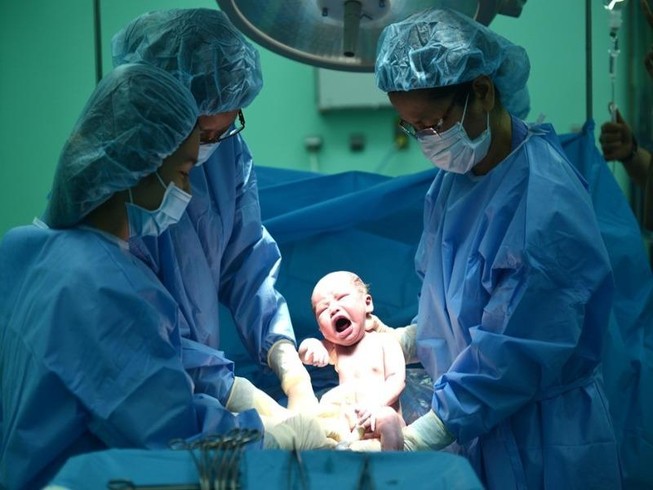 Bác sĩ sản khoa 'mách' những bí quyết sinh con dịp tết